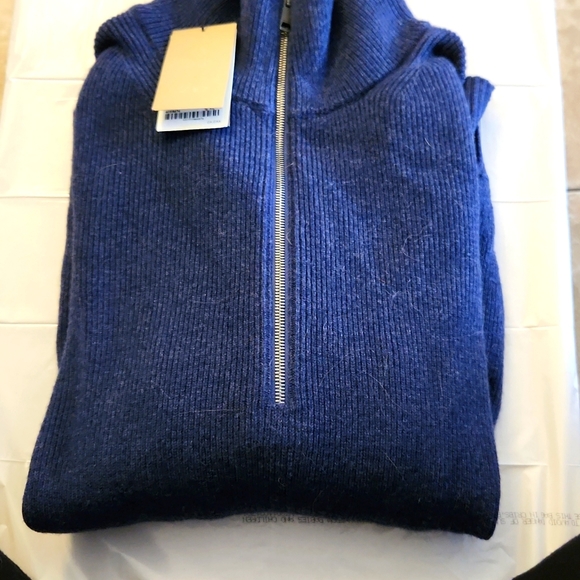 Burberry zippered blue sweater